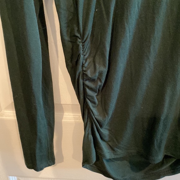 long sleeve maternity tops size medium has one small Stain - Picture 3 of 3